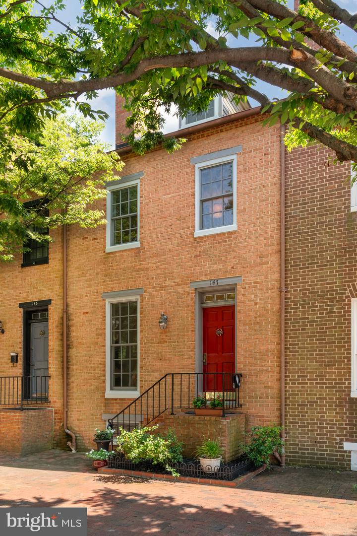 147 W Hill St