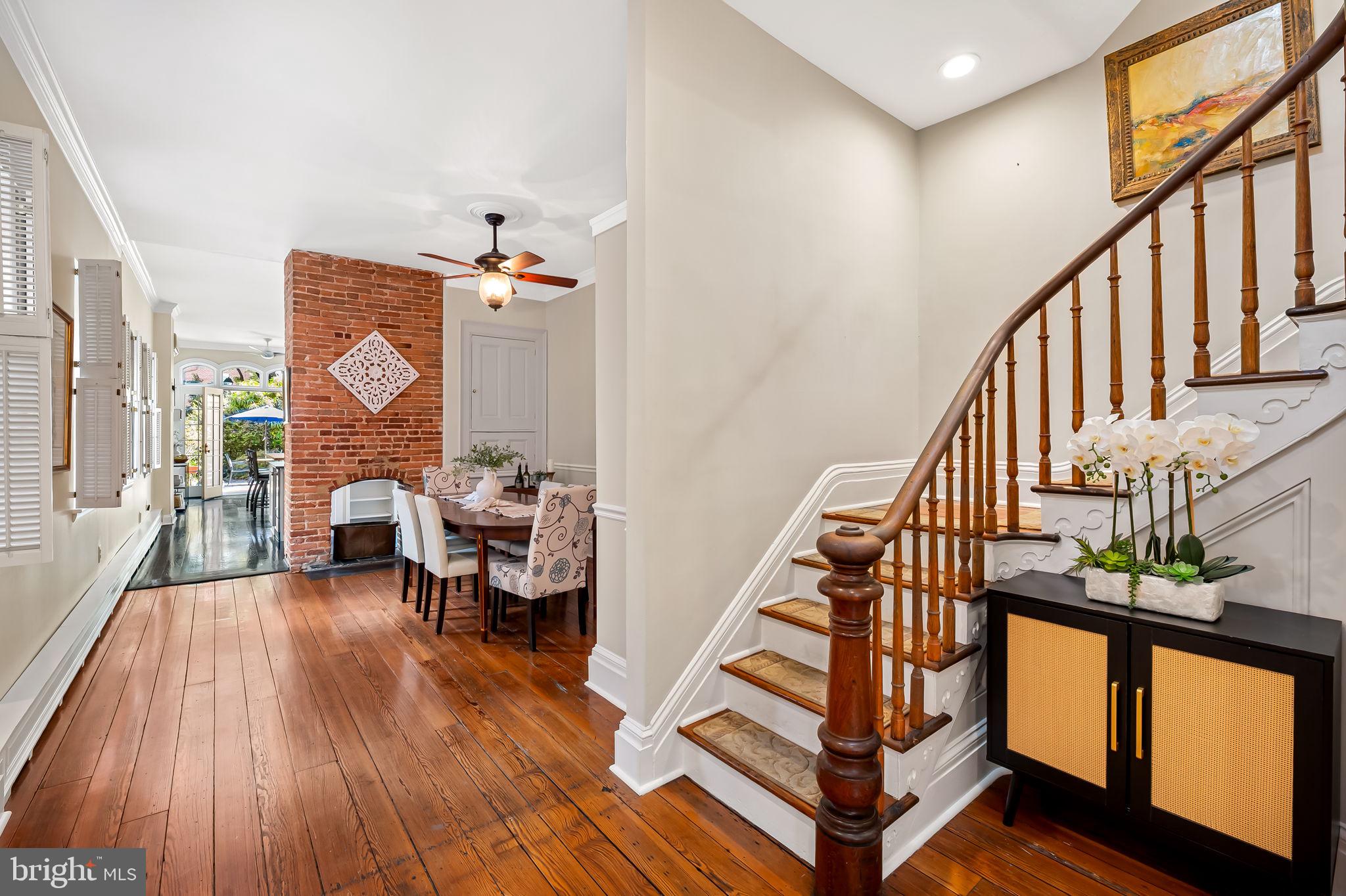 107 W LEE STREET