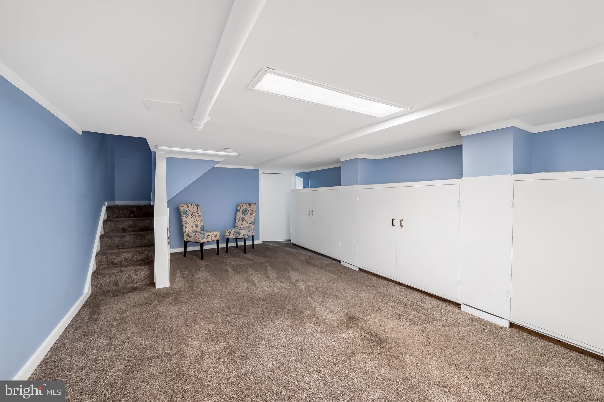 107 W LEE STREET