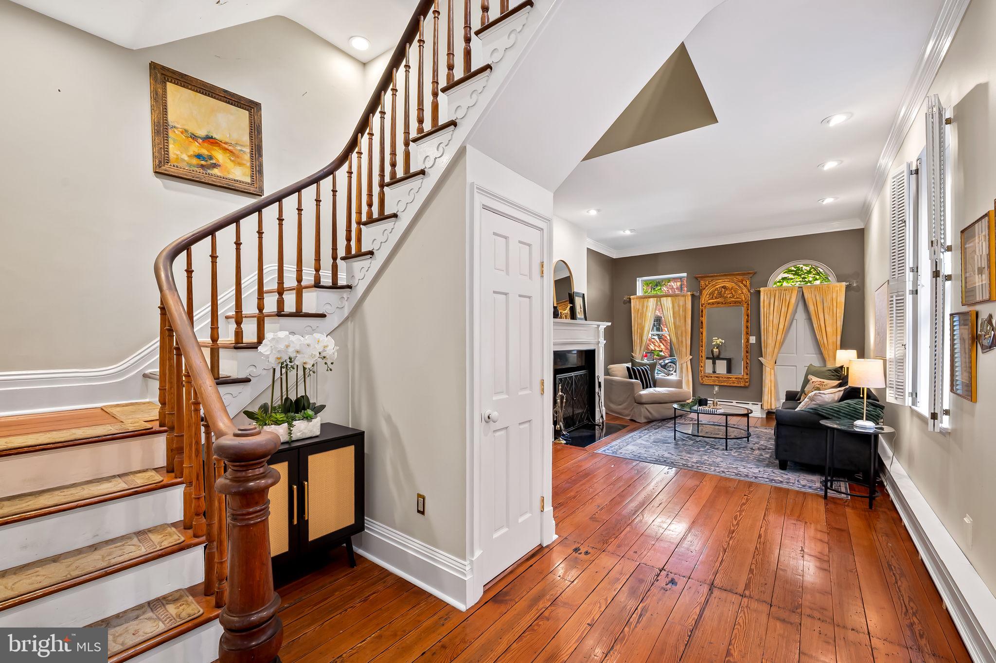 107 W LEE STREET