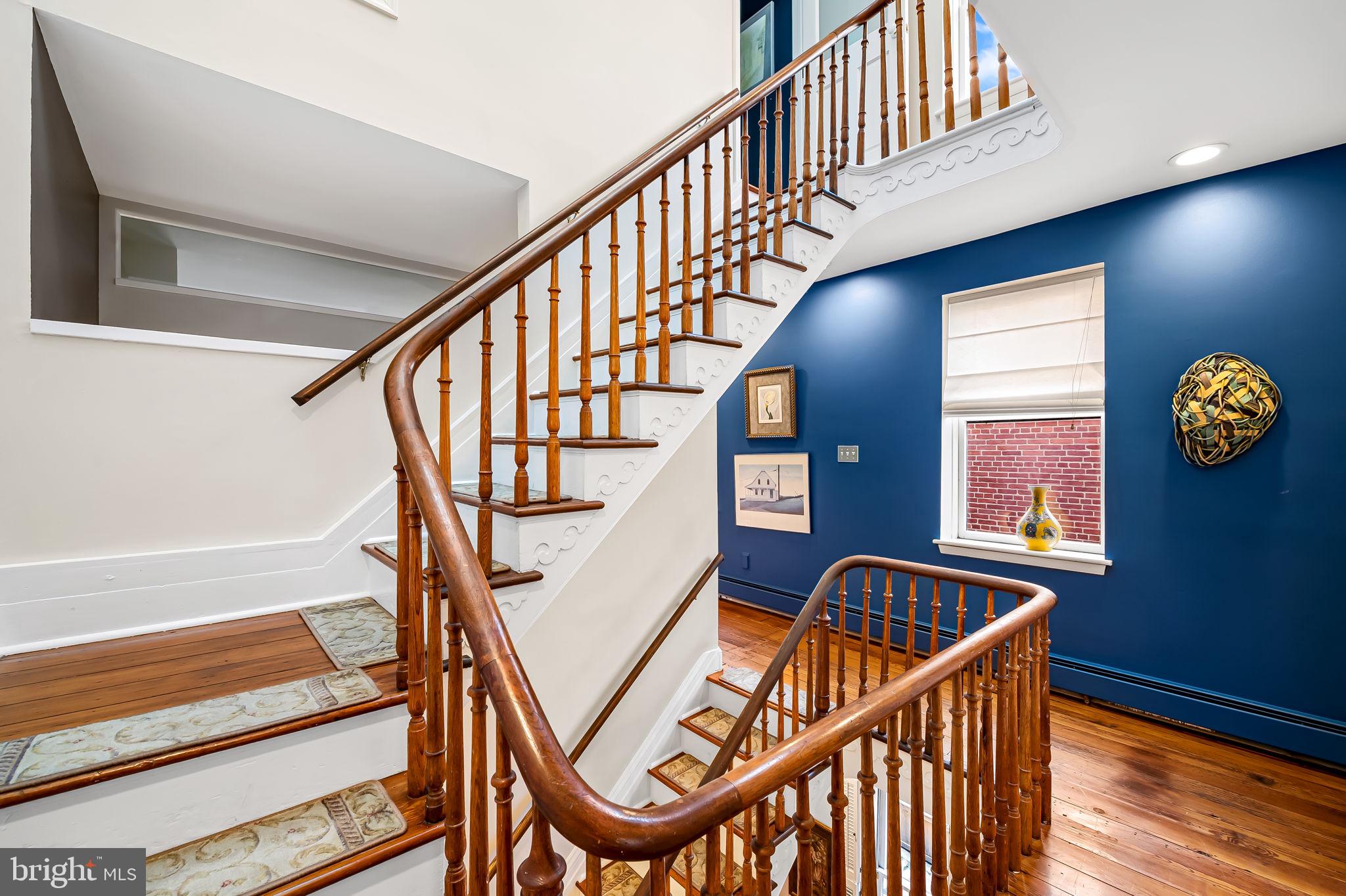 107 W LEE STREET