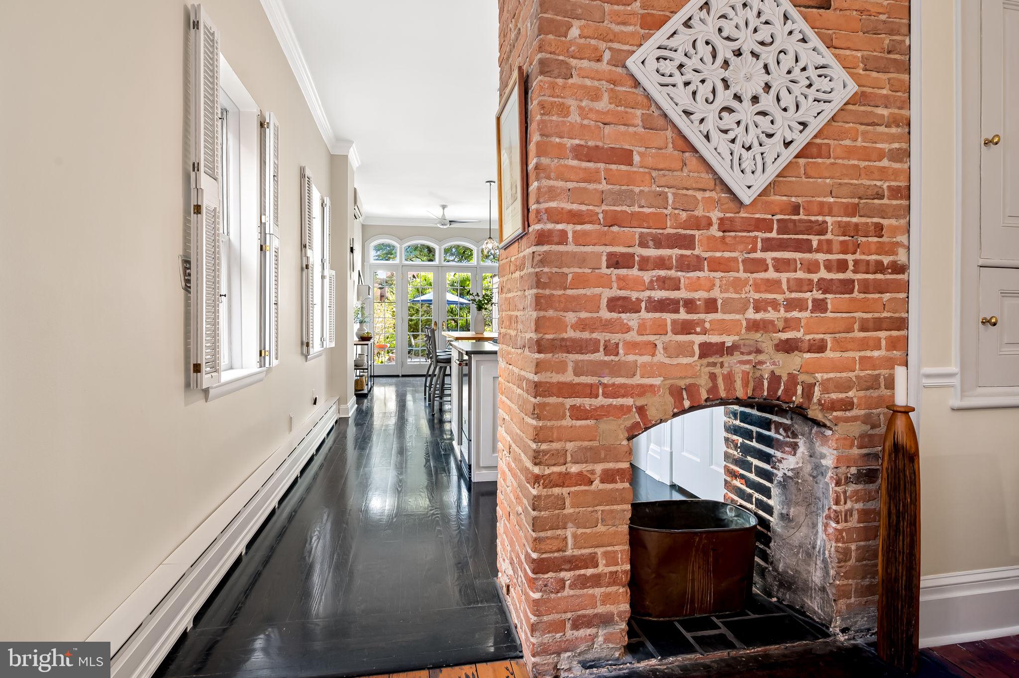 107 W LEE STREET