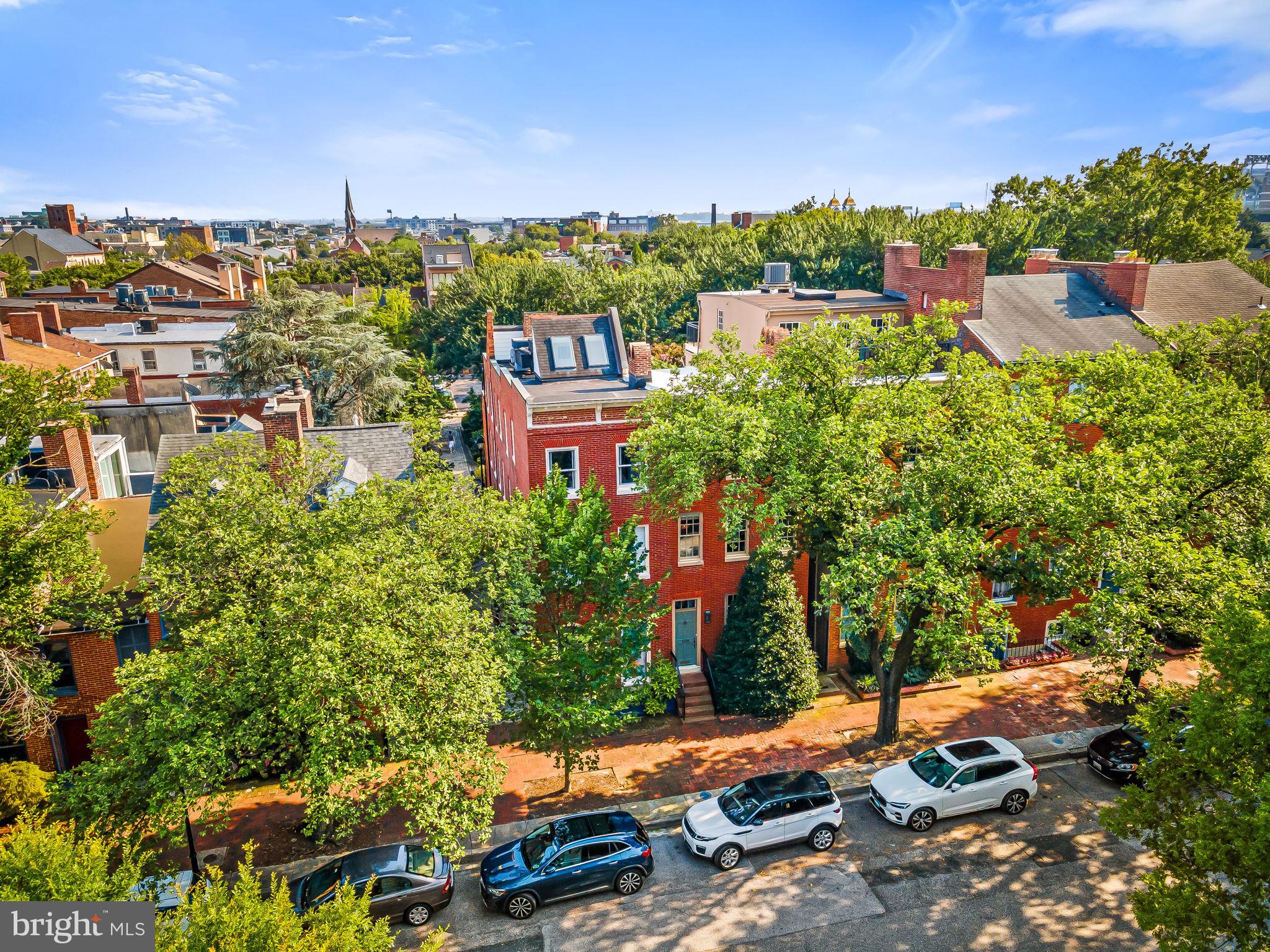 107 W LEE STREET