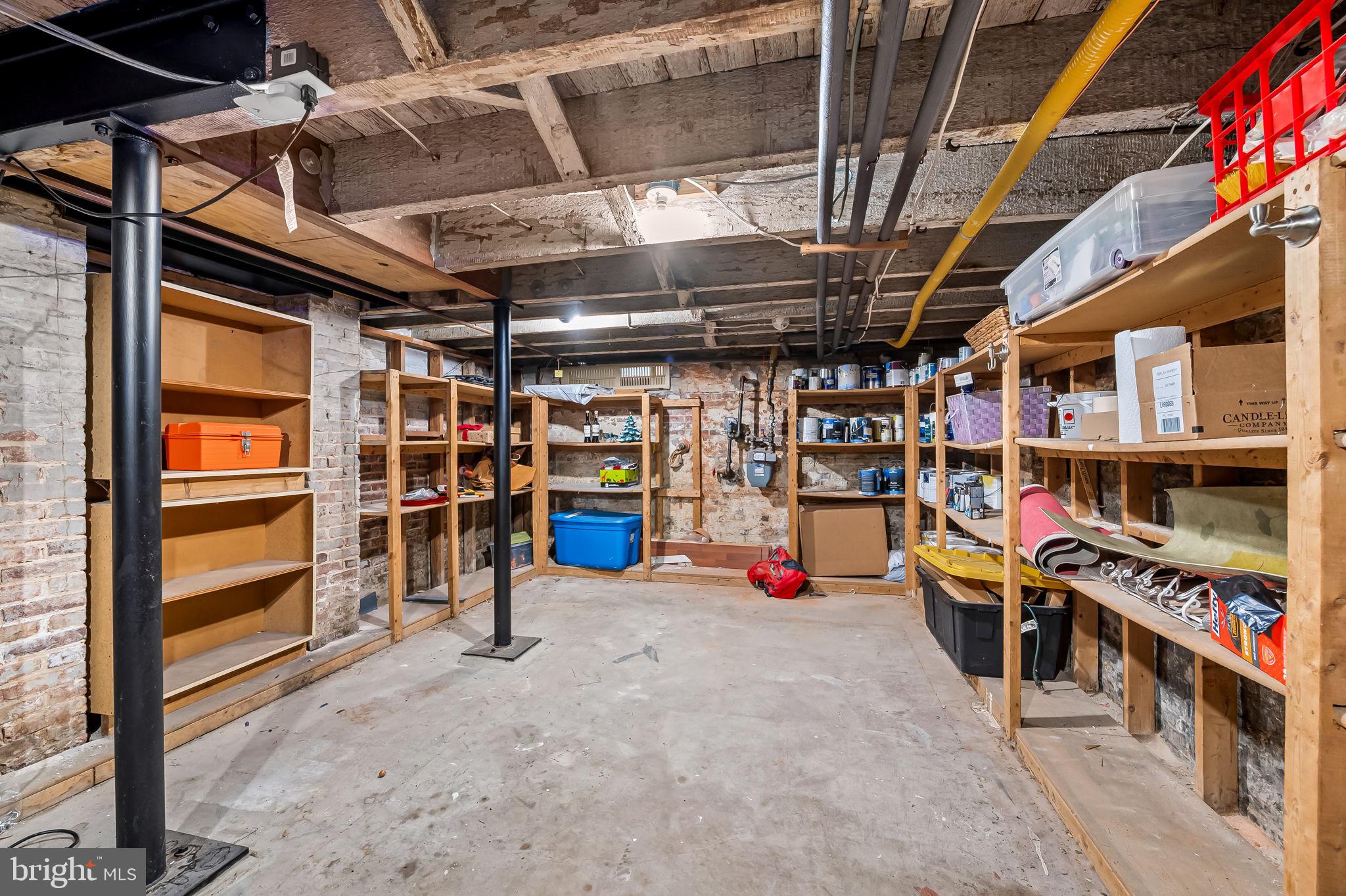 107 W LEE STREET
