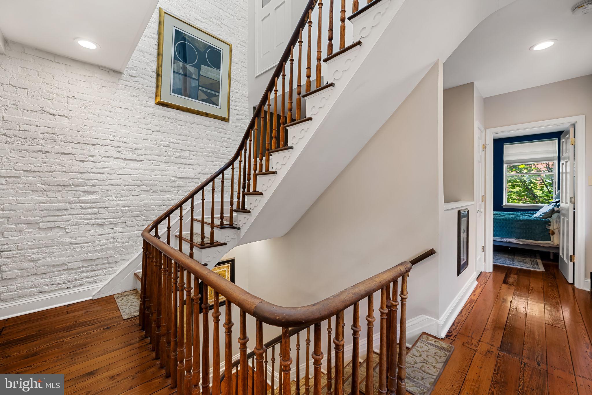 107 W LEE STREET