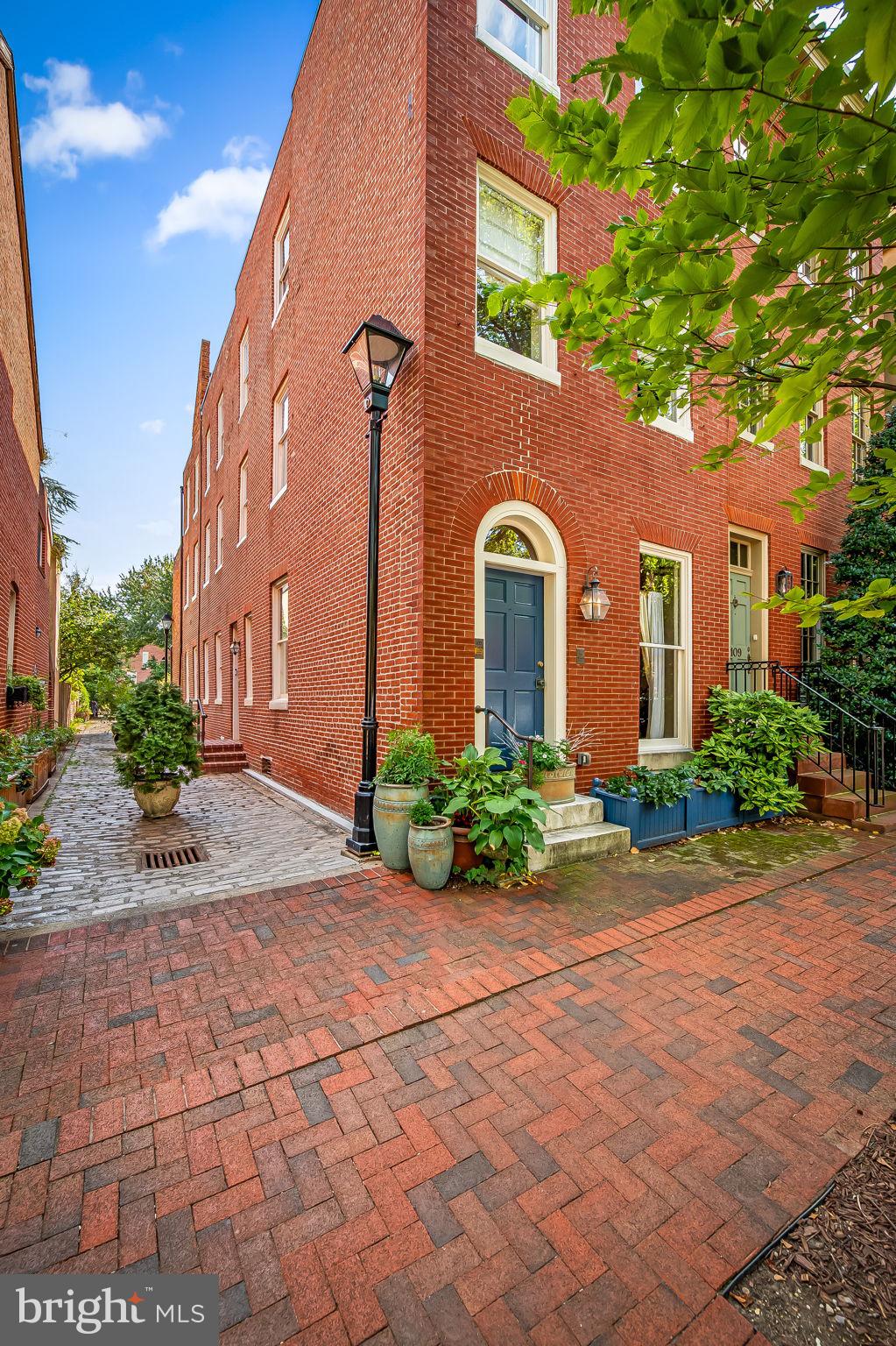 107 W LEE STREET