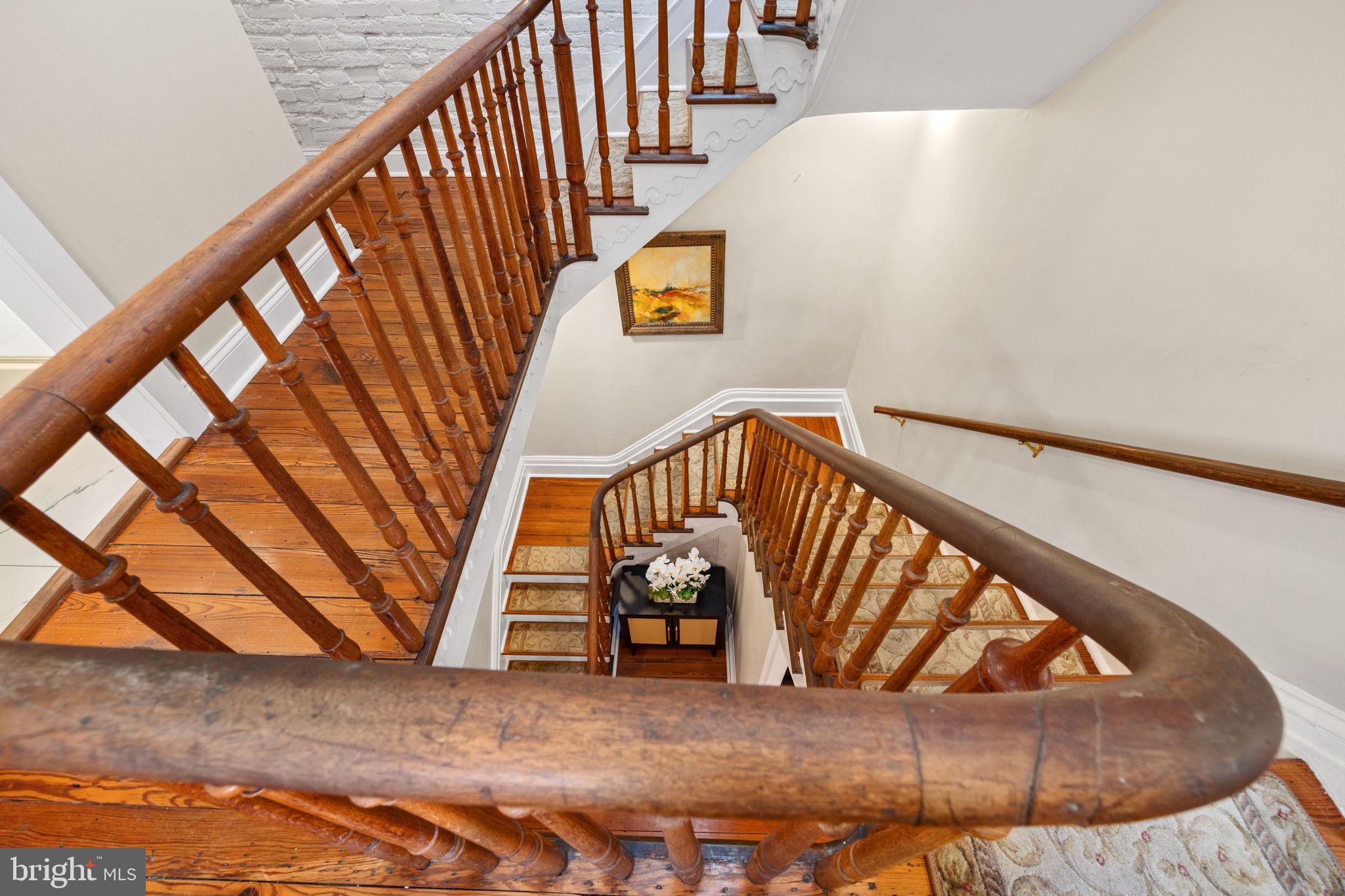 107 W LEE STREET