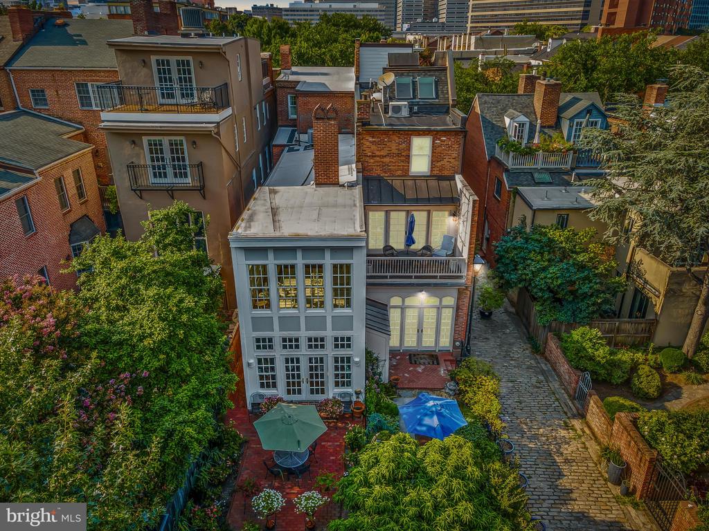 107 W LEE STREET