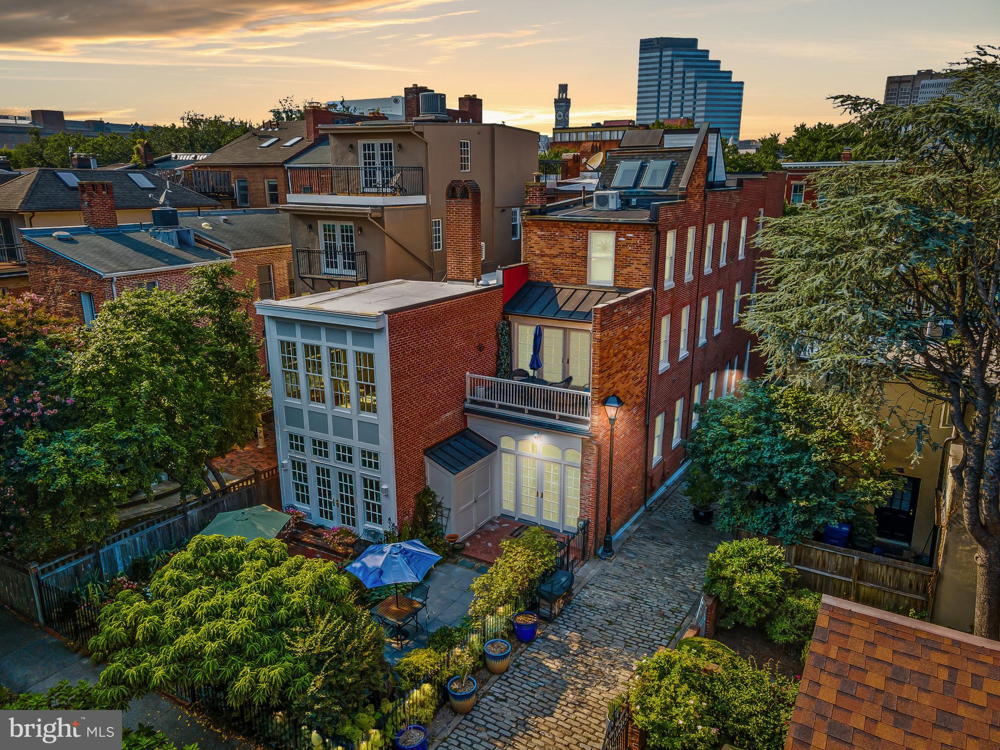 107 W LEE STREET