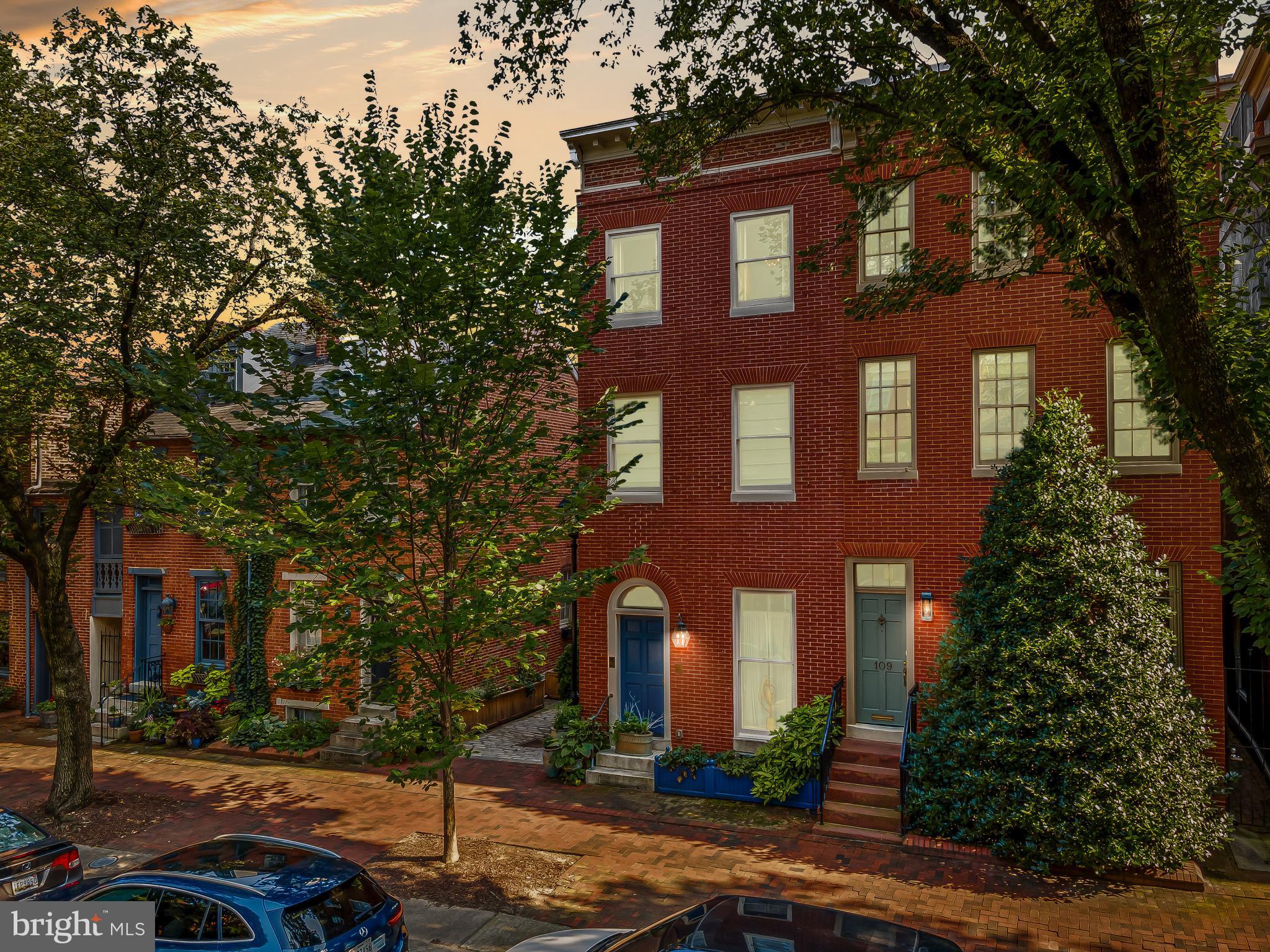 107 W LEE STREET