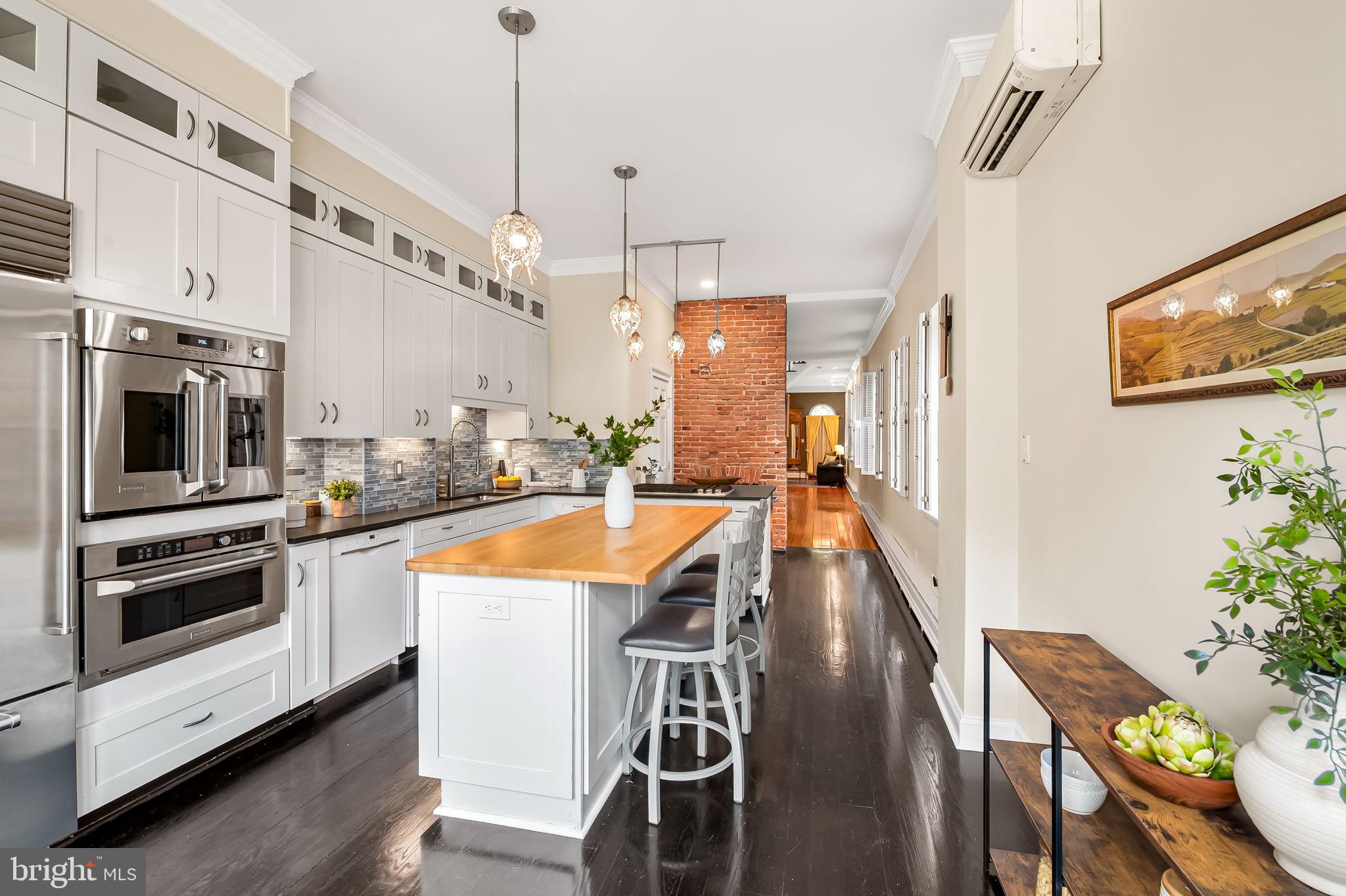 107 W LEE STREET