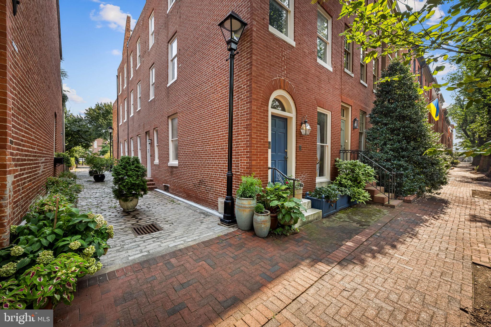 107 W LEE STREET