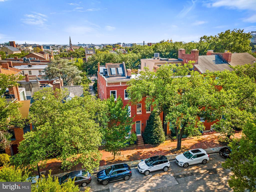 107 W LEE STREET