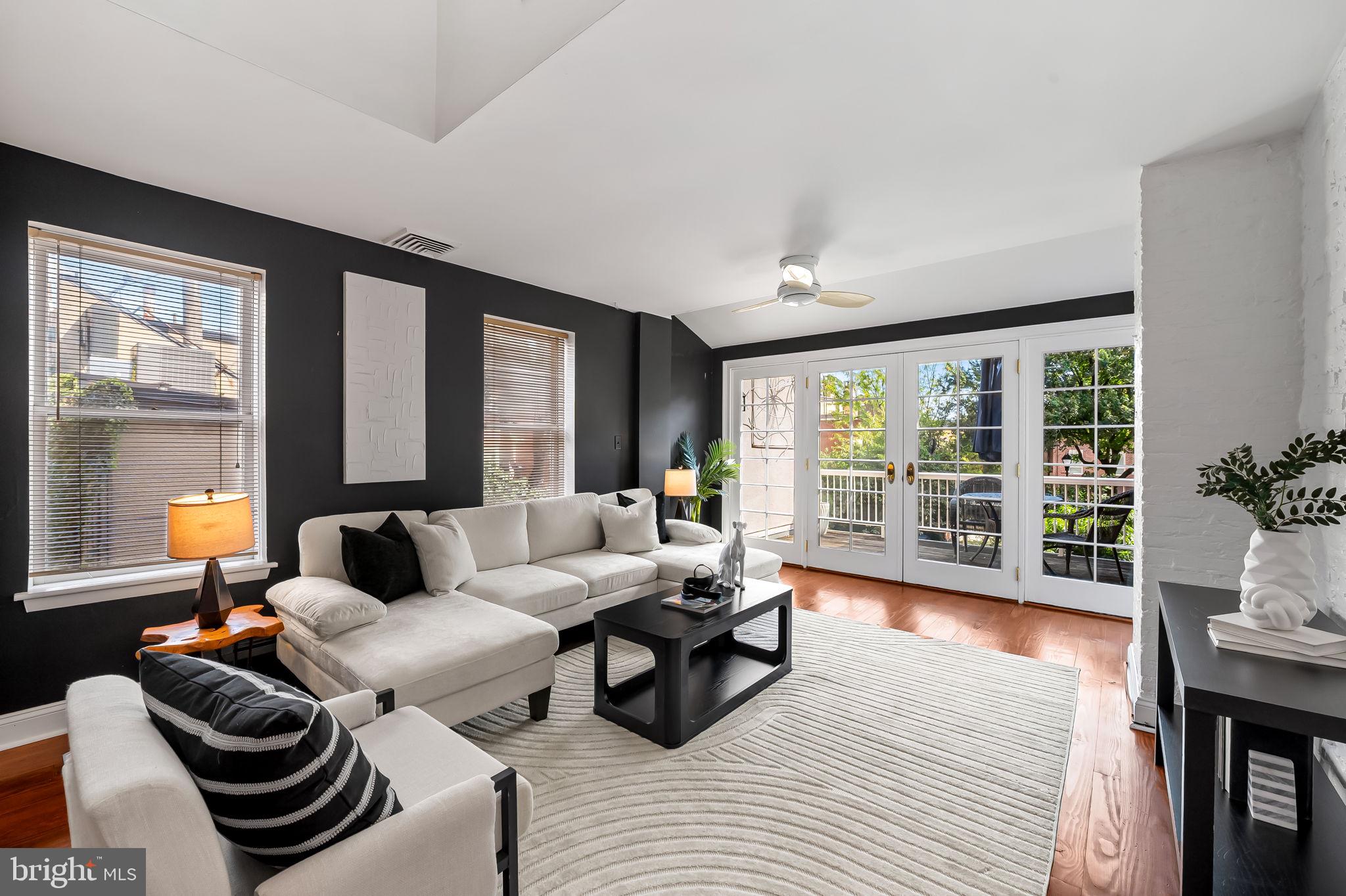 107 W LEE STREET