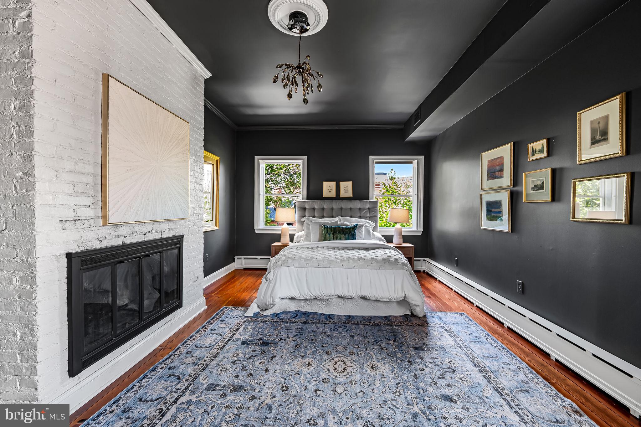 107 W LEE STREET