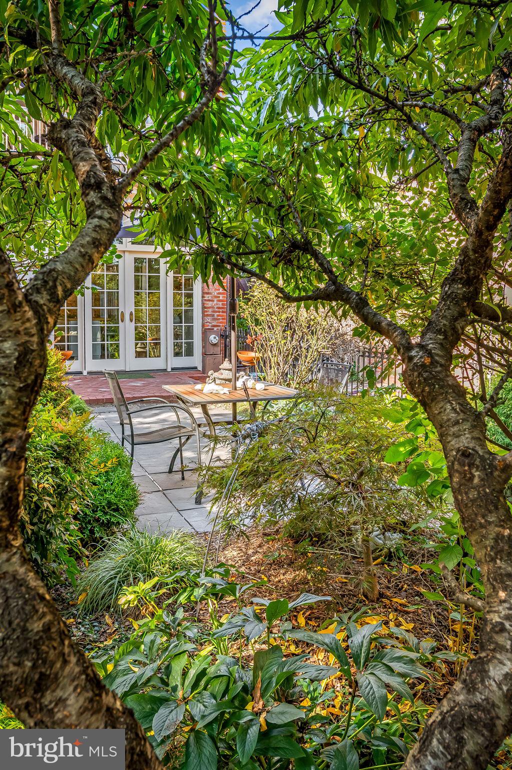 107 W LEE STREET