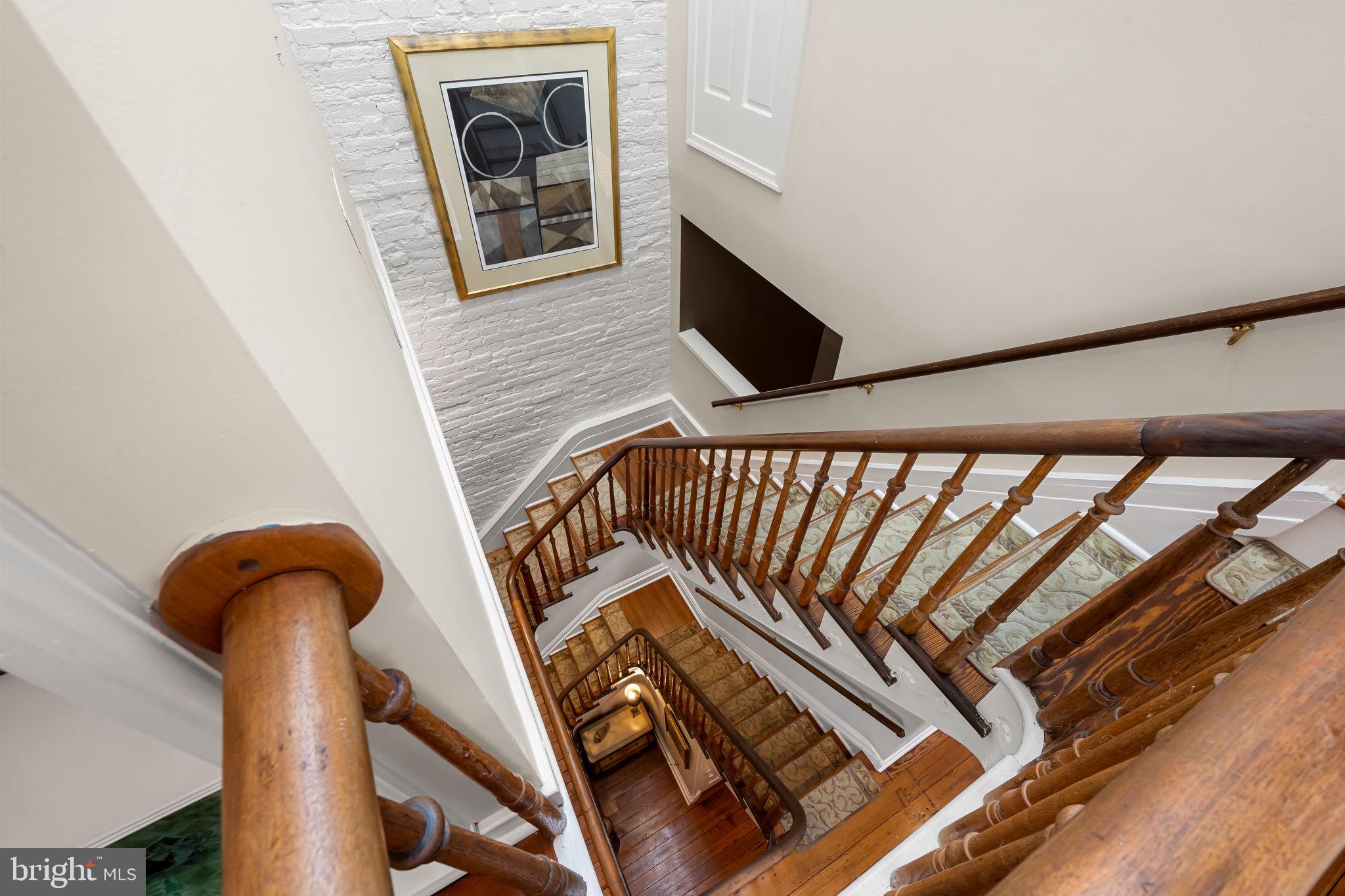 107 W LEE STREET