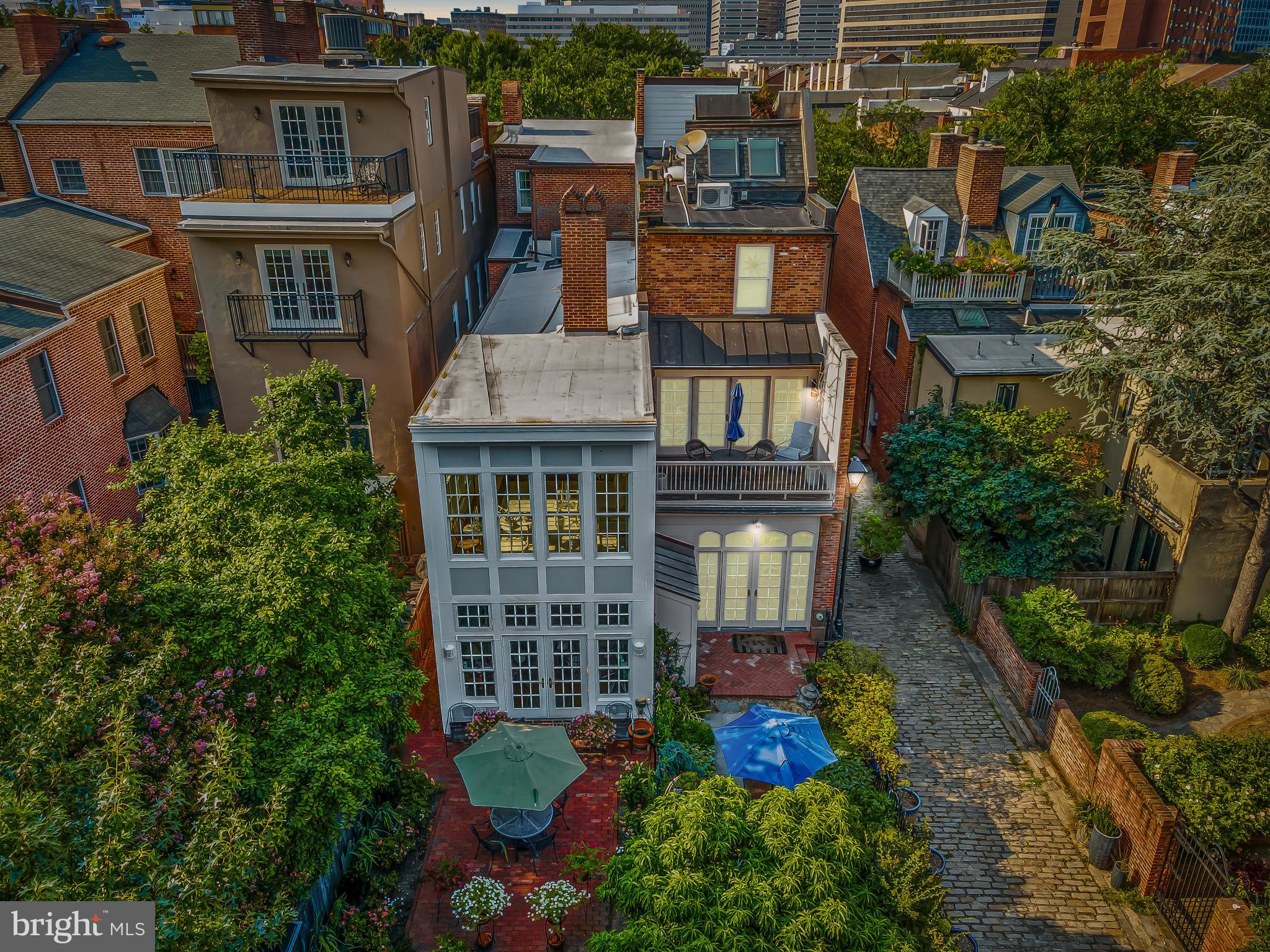 107 W LEE STREET