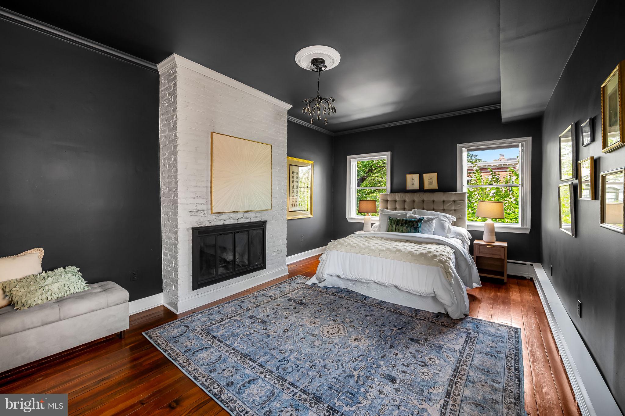 107 W LEE STREET