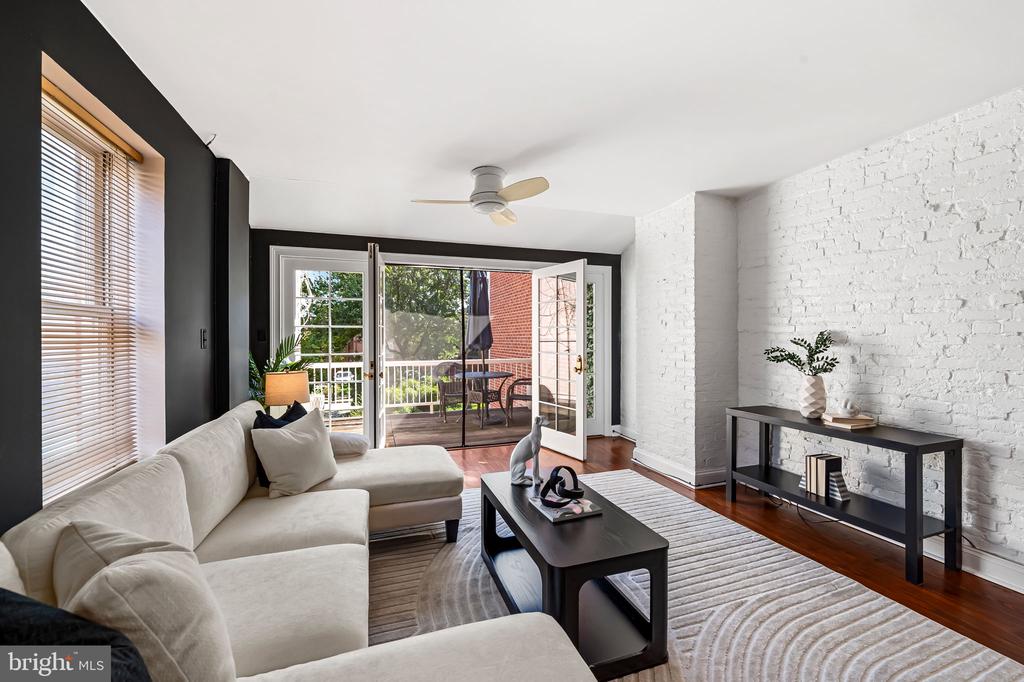 107 W LEE STREET