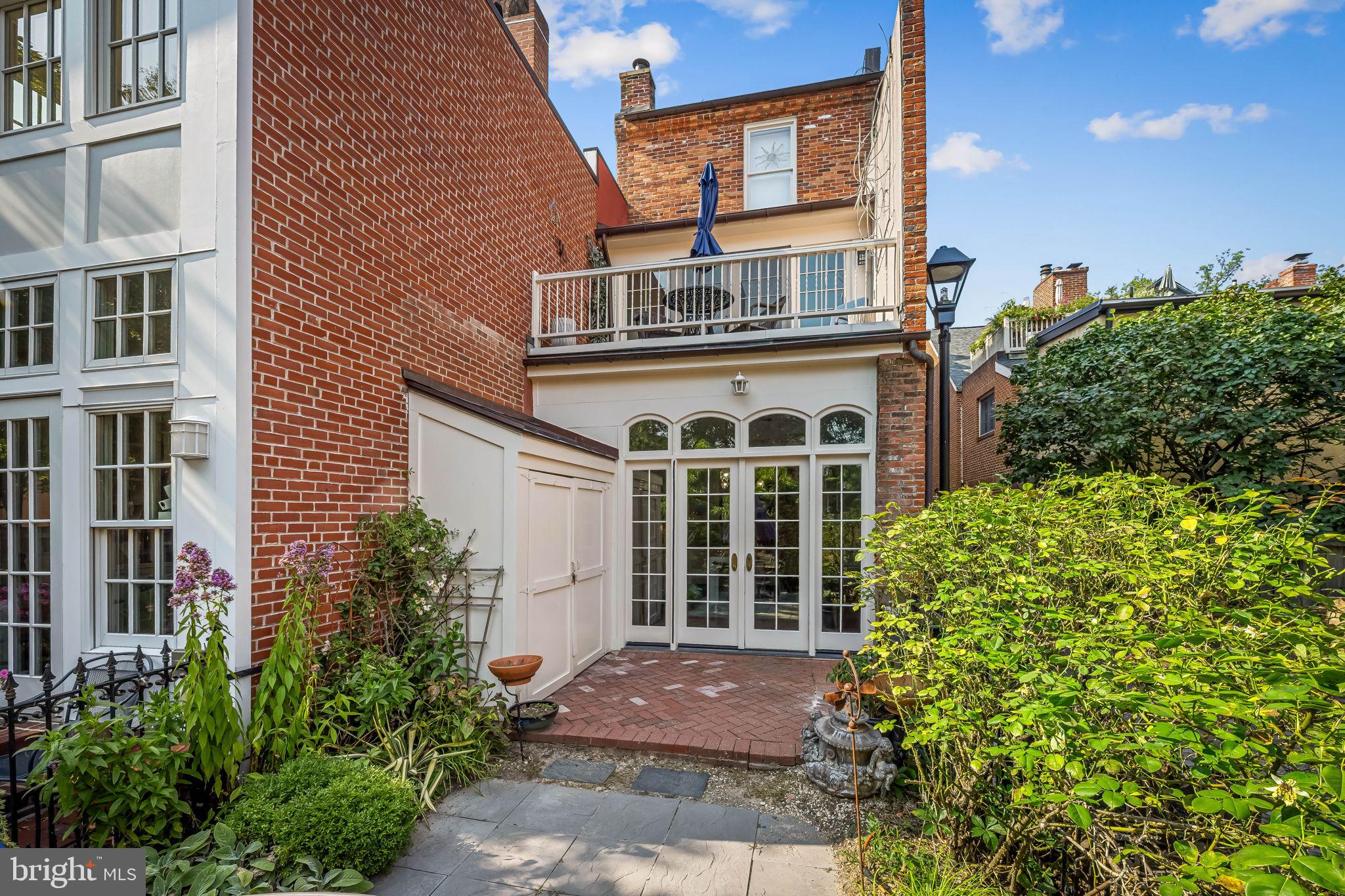 107 W LEE STREET
