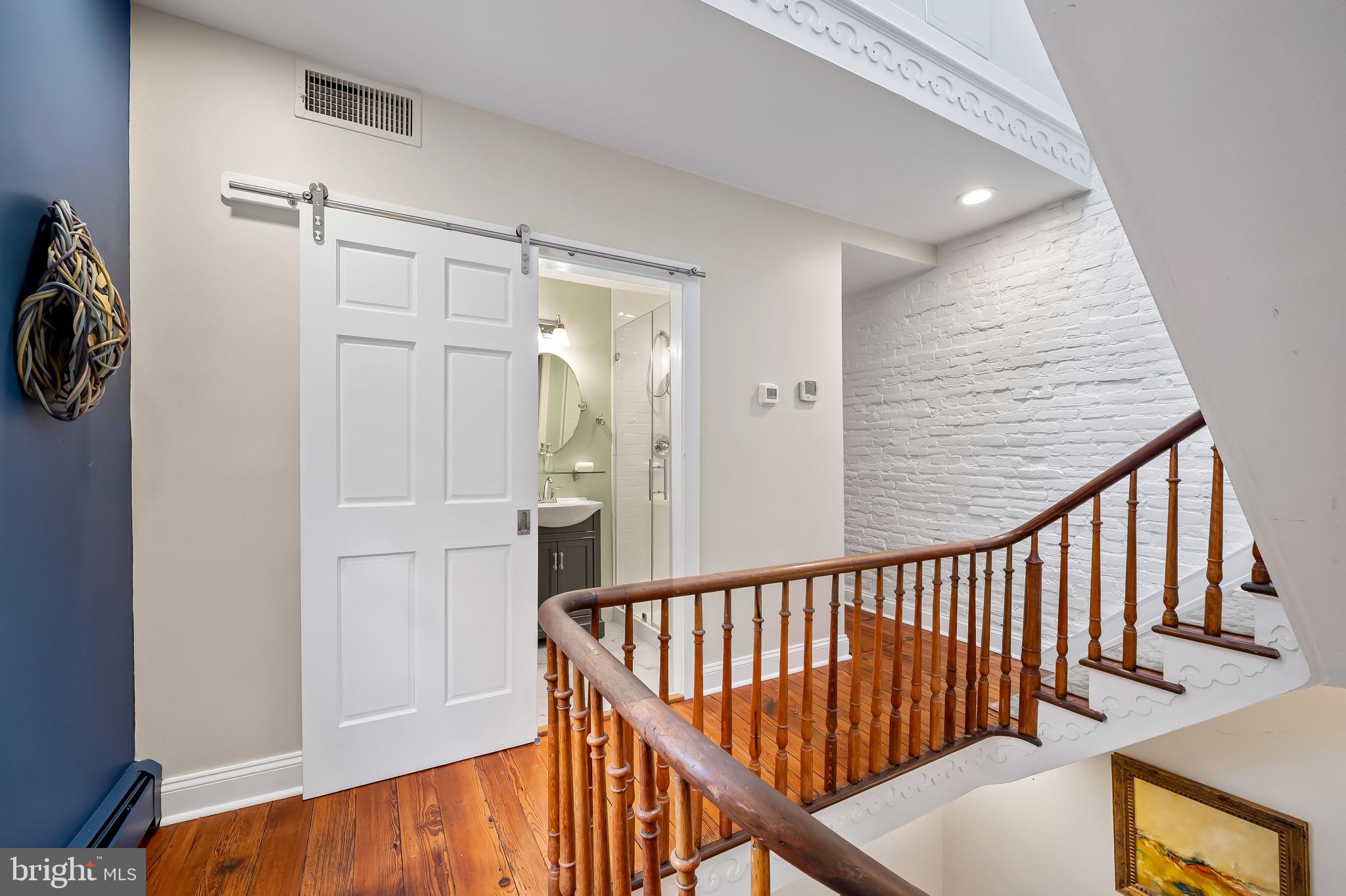 107 W LEE STREET