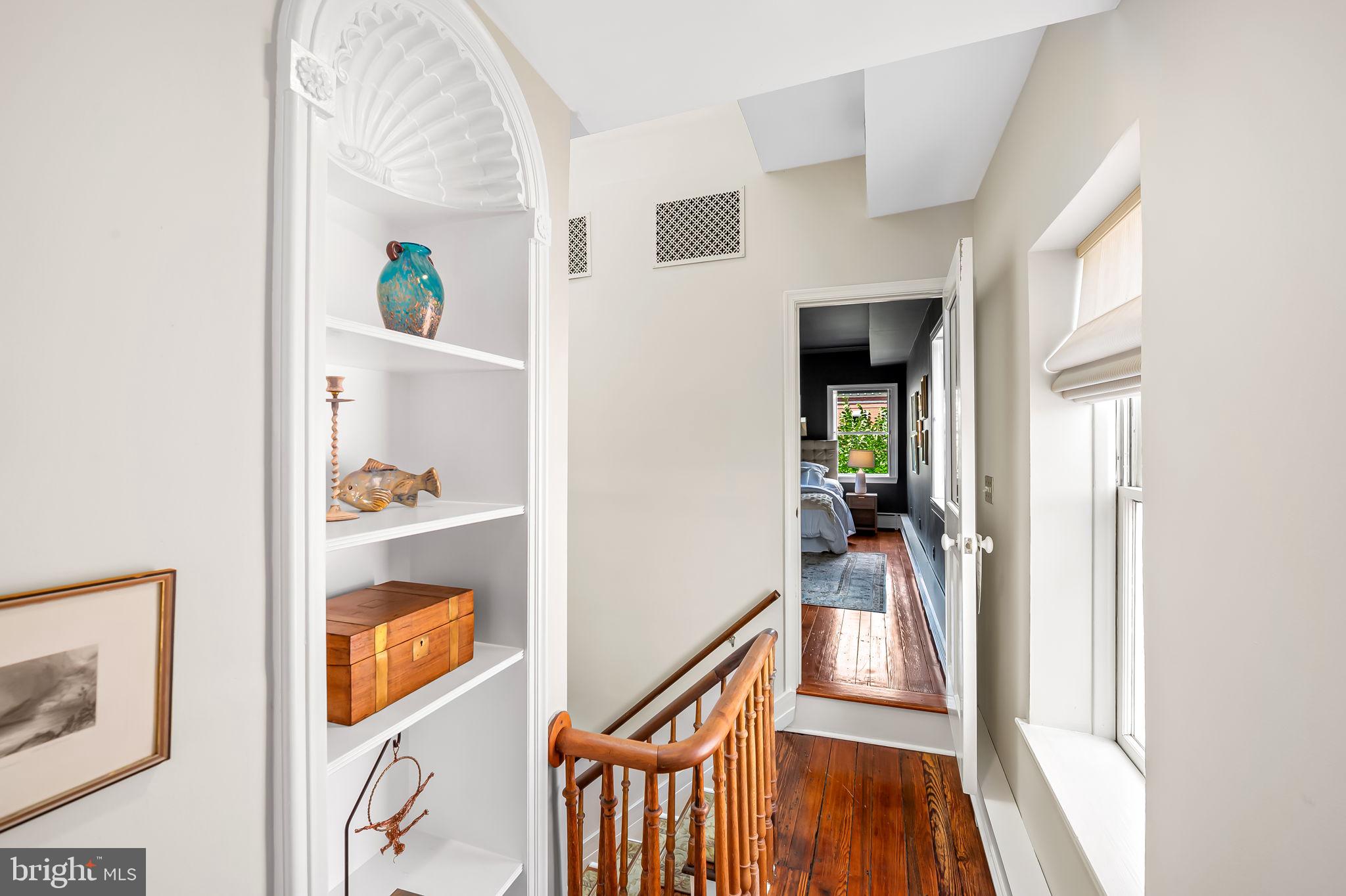 107 W LEE STREET