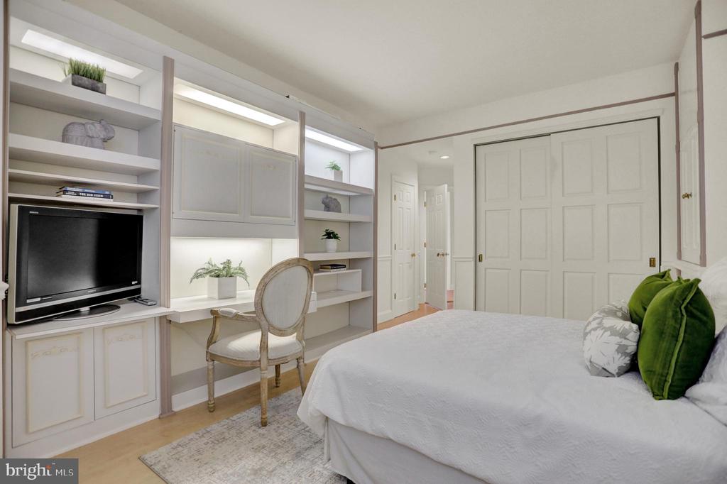 3704 N CHARLES 403