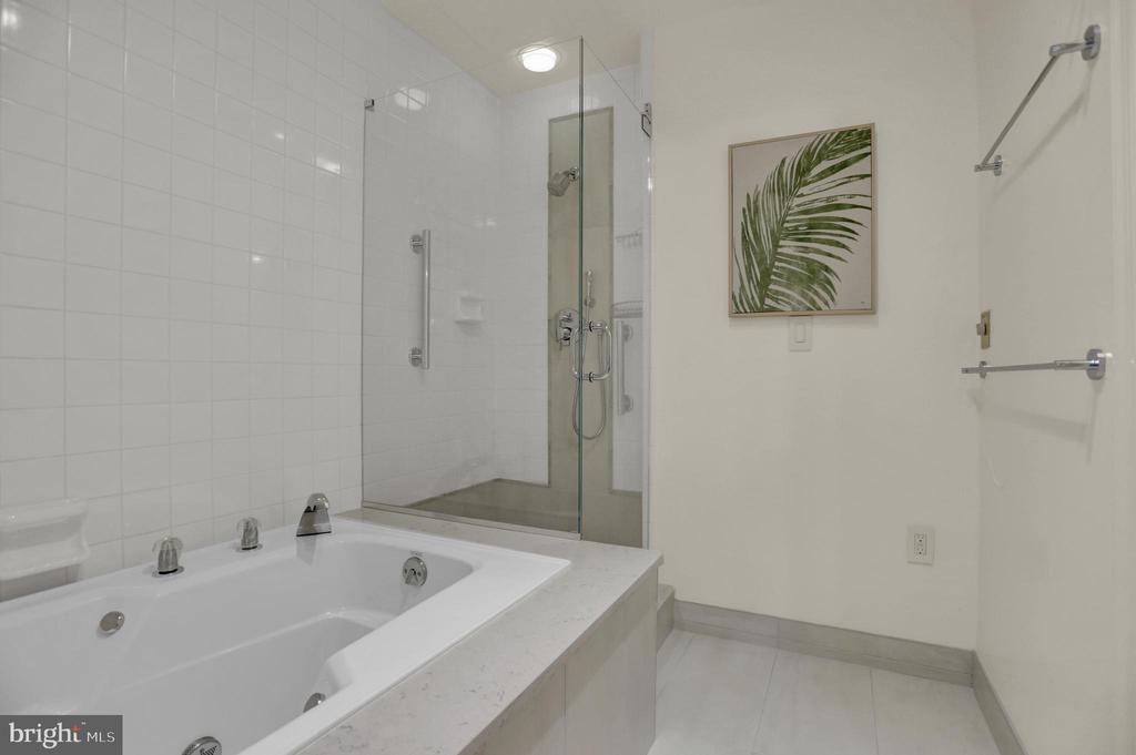 3704 N CHARLES 403