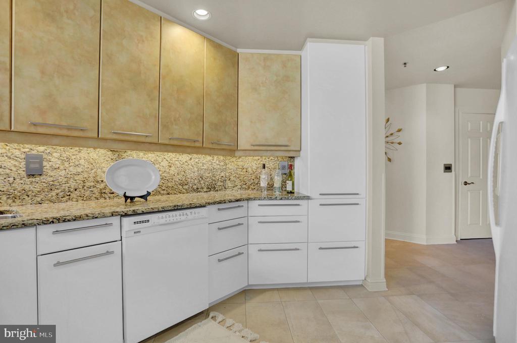 3704 N CHARLES 403