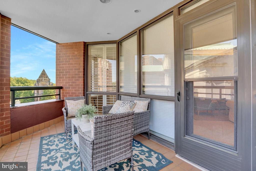 3704 N CHARLES 403