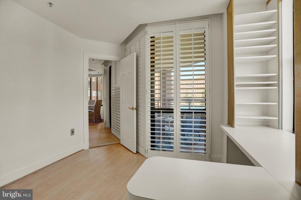 3704 N CHARLES 403