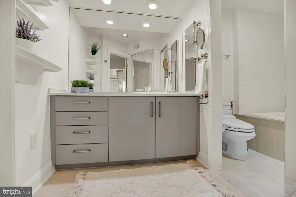 3704 N CHARLES 403