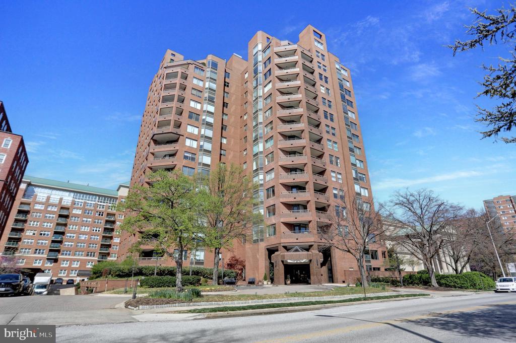 3704 N CHARLES 403