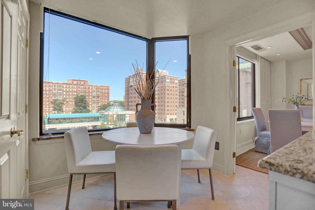 3704 N CHARLES 403