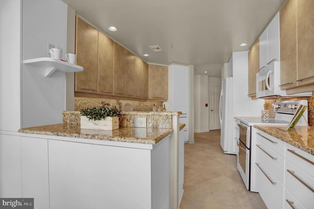 3704 N CHARLES 403