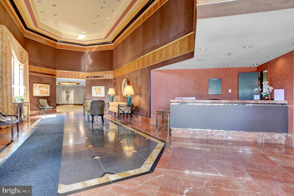 3704 N CHARLES 403