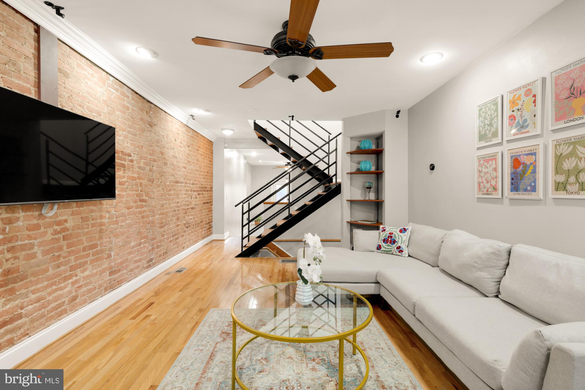 37 E RANDALL STREET