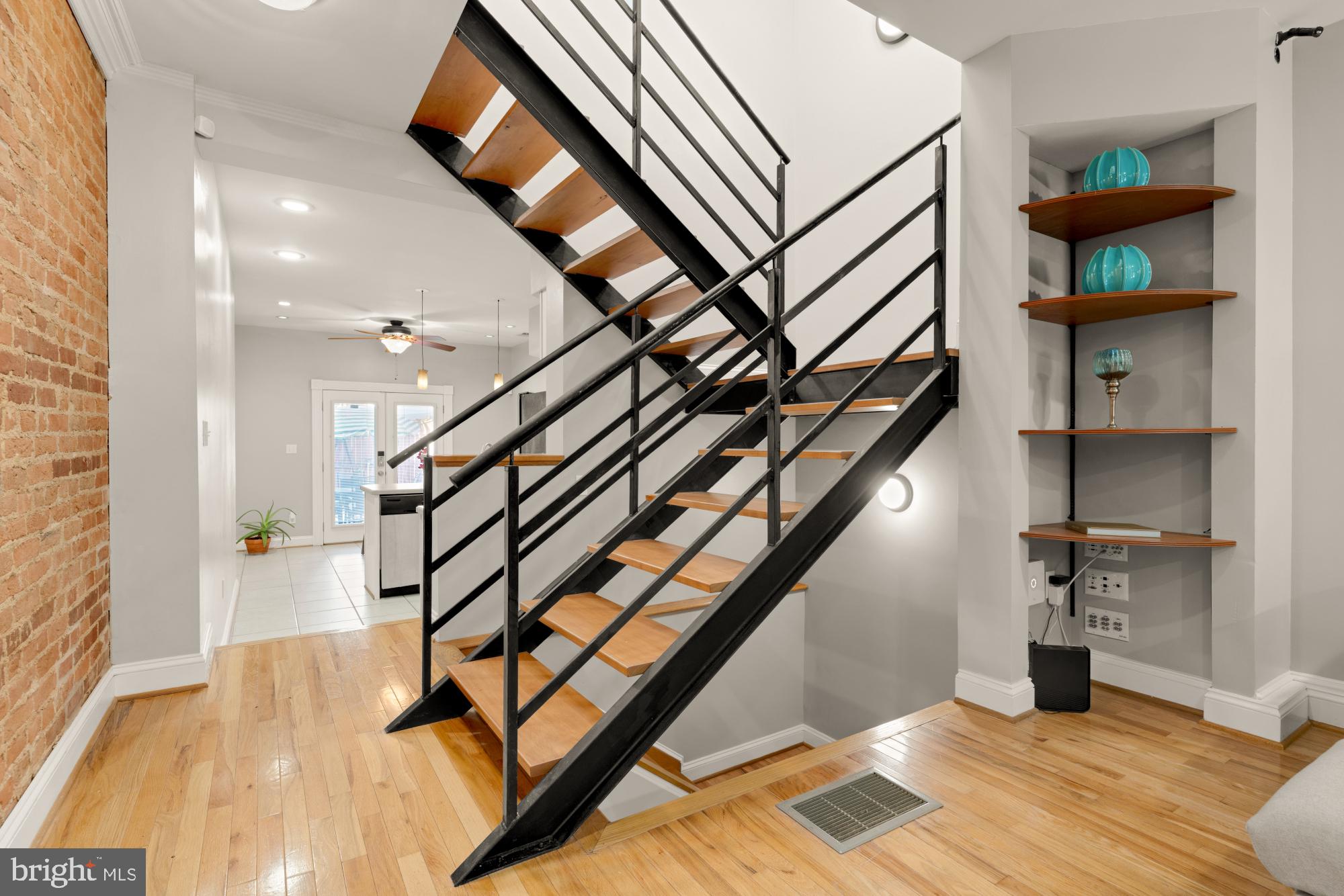 37 E RANDALL STREET