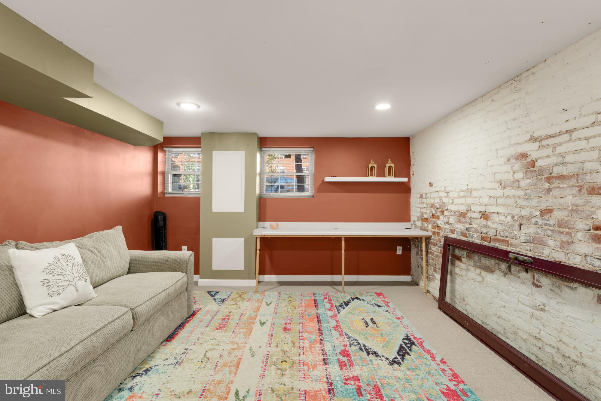 37 E RANDALL STREET