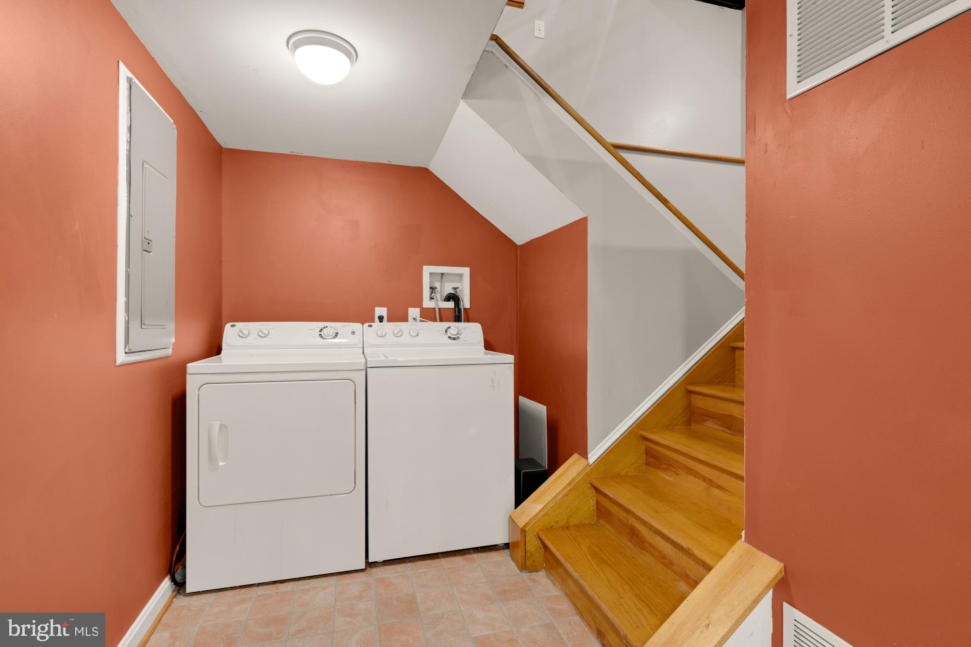 37 E RANDALL STREET