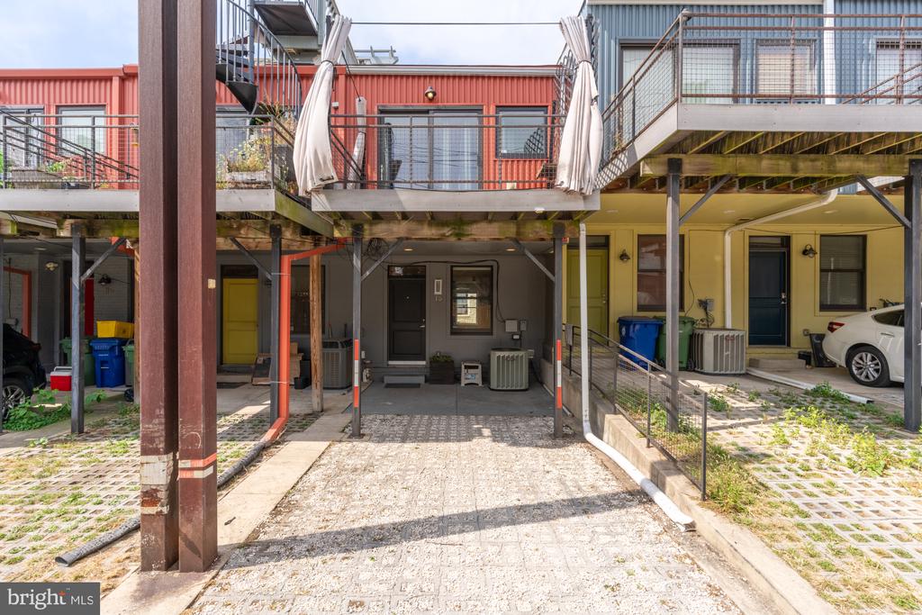 15 DECKER AVENUE