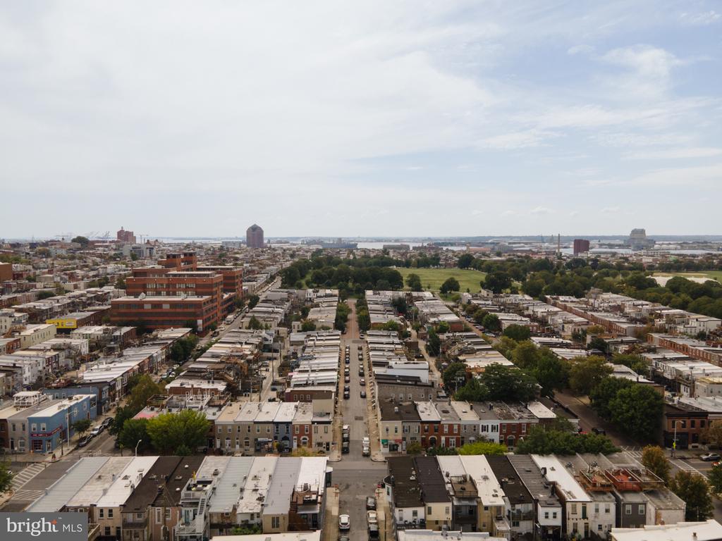 15 DECKER AVENUE