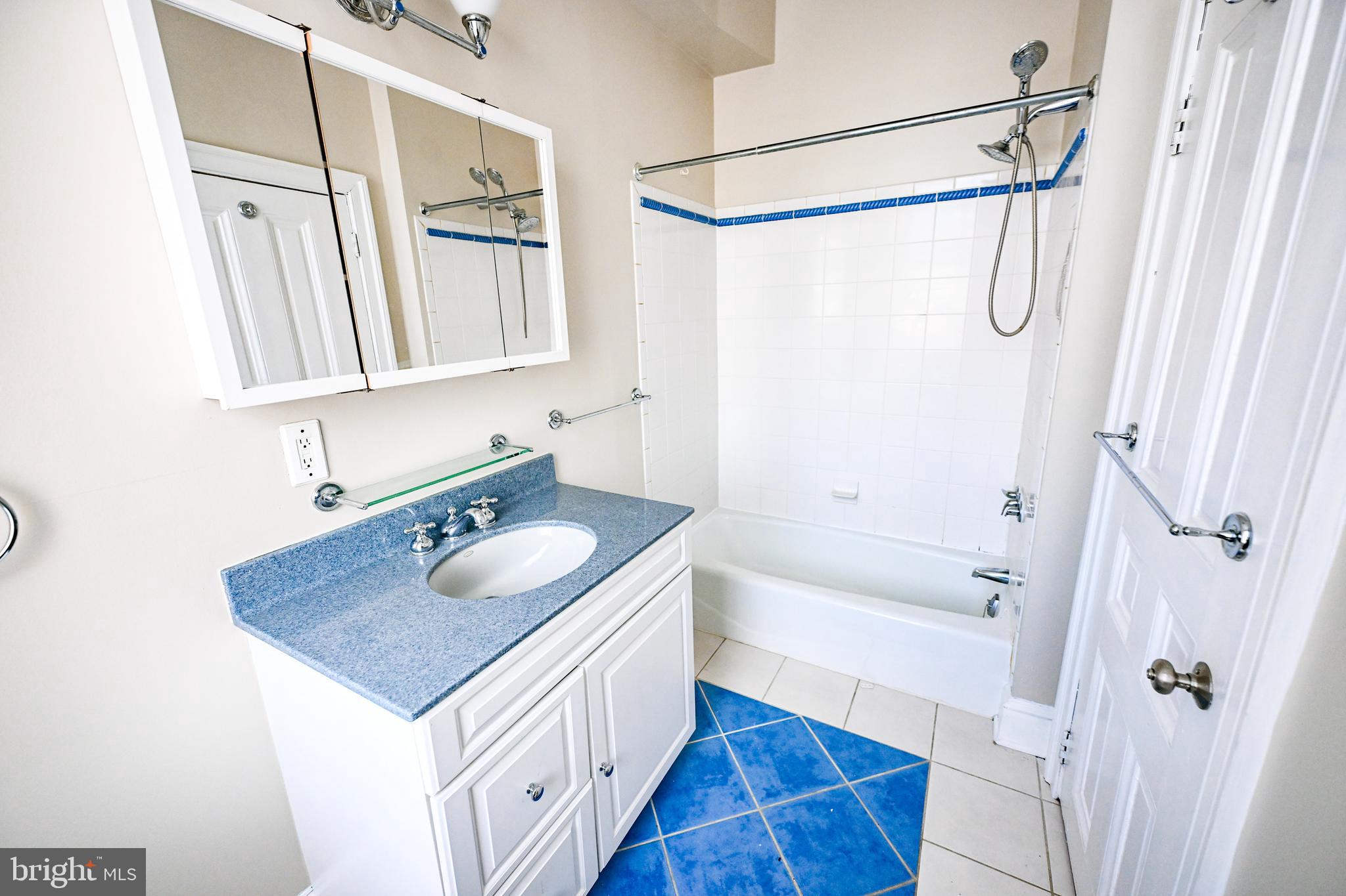 10 W MADISON STREET 21