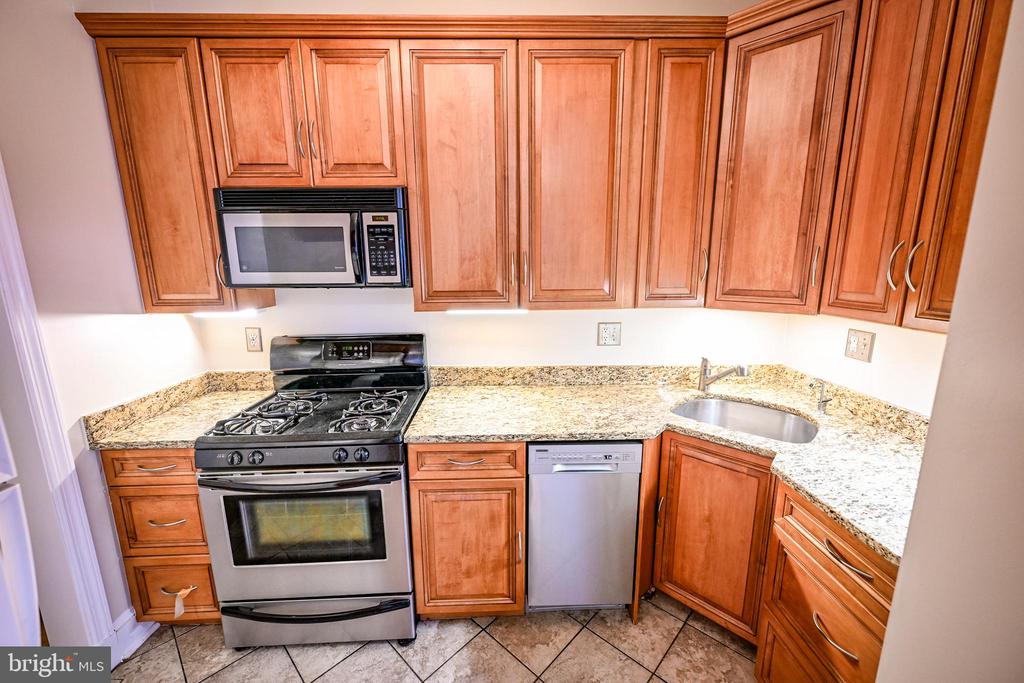 10 W MADISON STREET 21