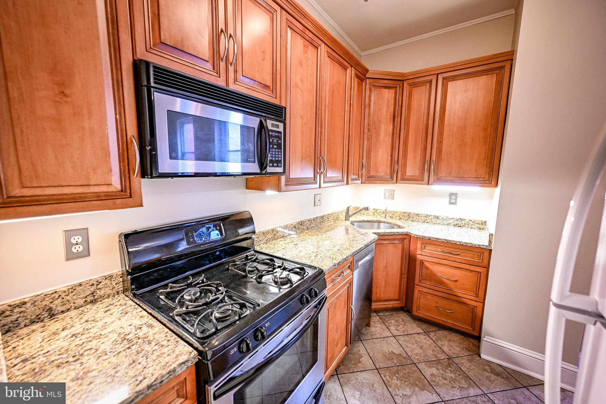 10 W MADISON STREET 21