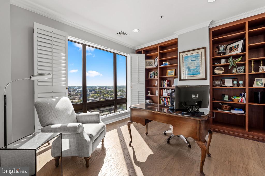 10 E LEE STREET 1103