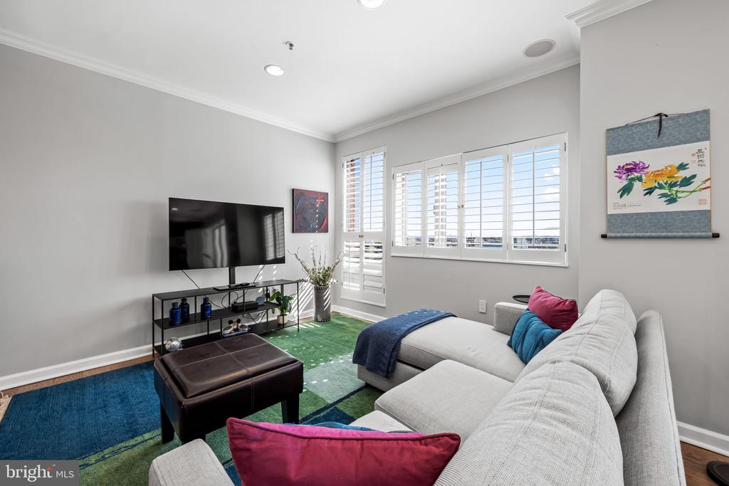 10 E LEE STREET 1103
