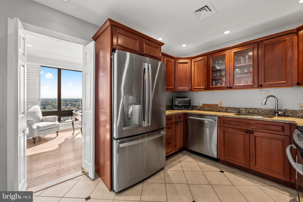 10 E LEE STREET 1103