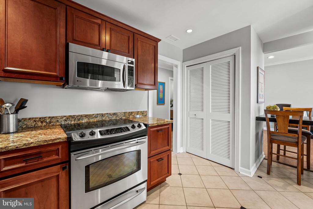10 E LEE STREET 1103